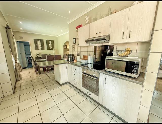 3 BEDROOM HOUSE FOR SALE IN GRANTHAM PARK